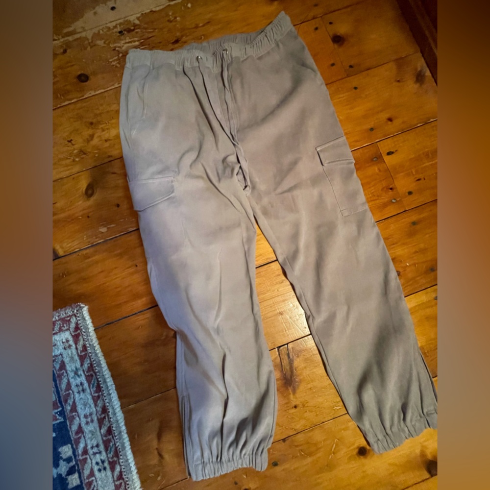 Light Gray, Cargo Slye Jogger. Size L.